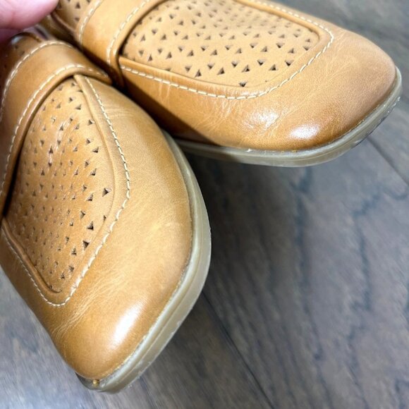 CLARKS COLLECTION Lyrical Way Perforated Leather Loafers Brown Size 10.5 - Picture 3 of 6